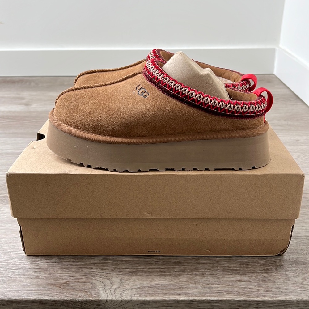 UGG Tazz Suede Platform Slippers Size 8